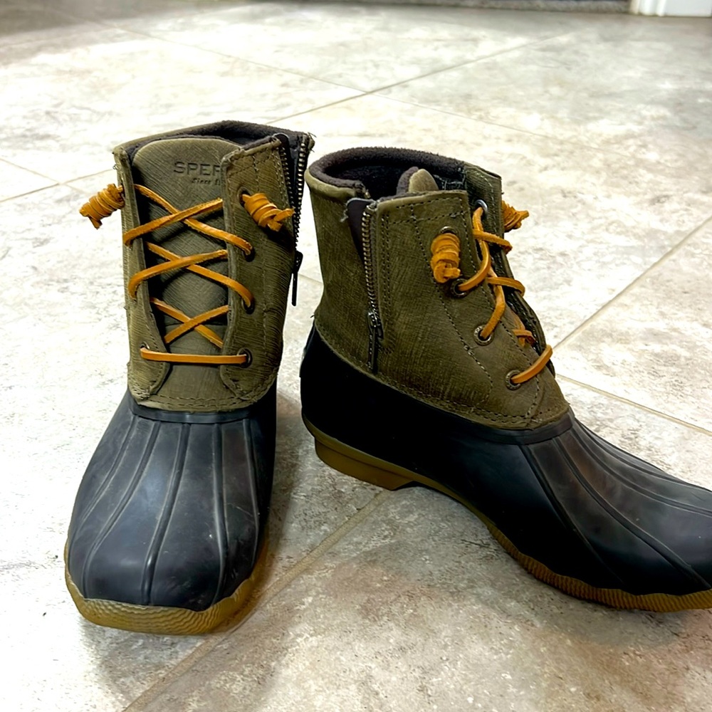Women’s sperry boots
